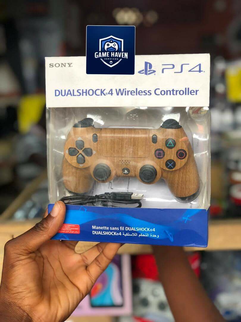 Manette PS4 avec plusieurs designs