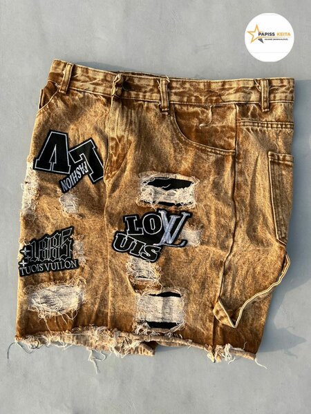 Short en jean déchiré patchs