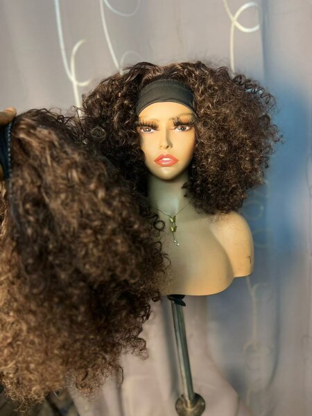 Perruque Bouclée avec Bandeau