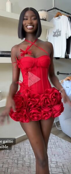 Robe rouge couture florale