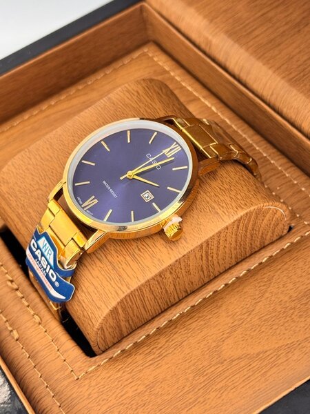 Montre élégante en or Casio