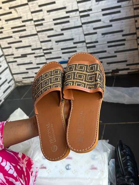 Sandales plates perlées