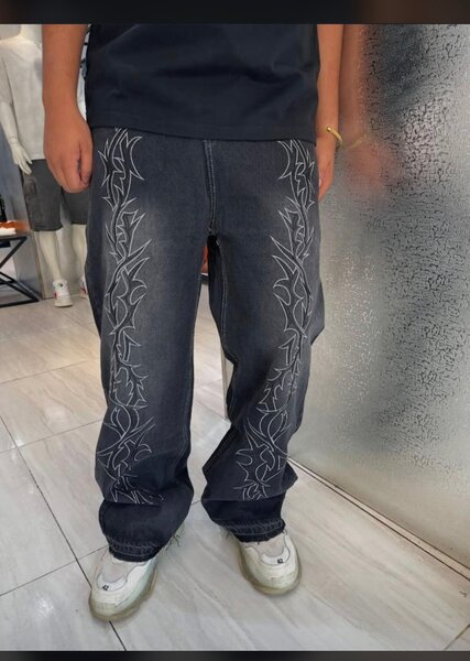 Jeans larges avec broderies