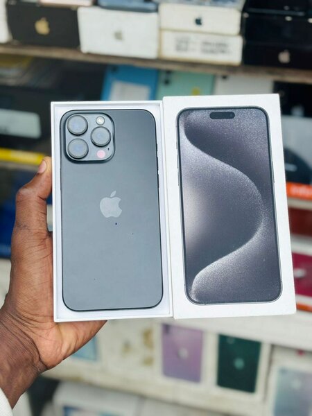 IPHONE 15 PRO MAX 256G TRÈS TRÈS PROPRE BATTERIE 89%