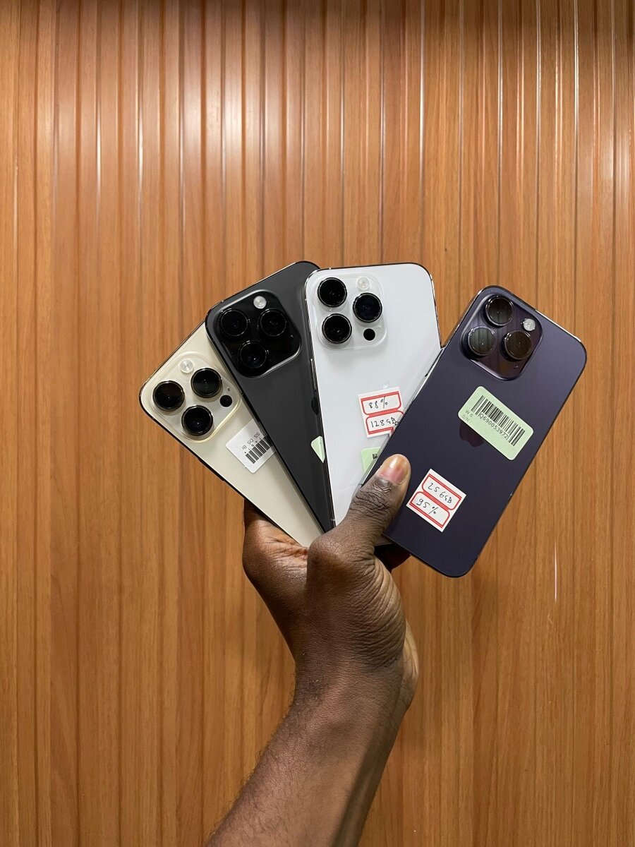 iPhone 14pro casi neuf tour les couleurs