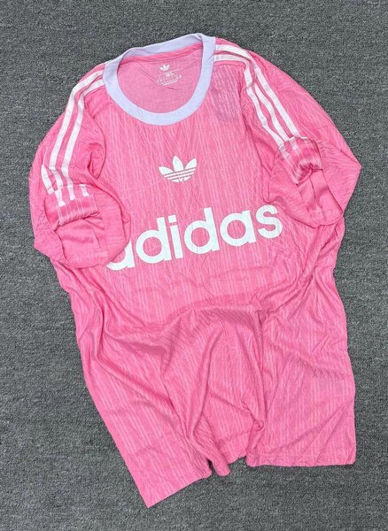 T-shirt unisexe Adidas stylée