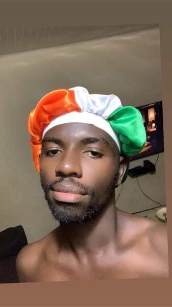 Bonnet orange blanc vert