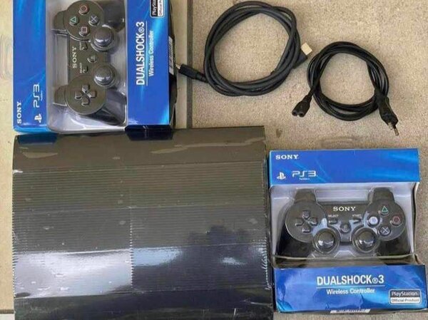 Console Sony PS4 avec manette