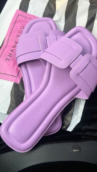 Sandales mauves élégantes