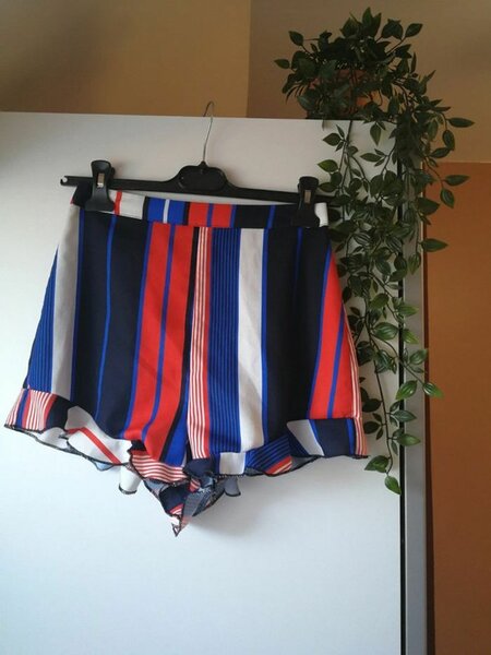 Short rayé coloré femme