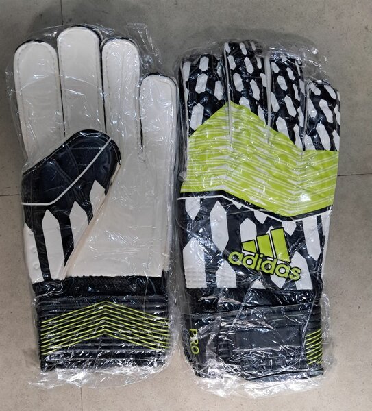 Goalkeeper gloves