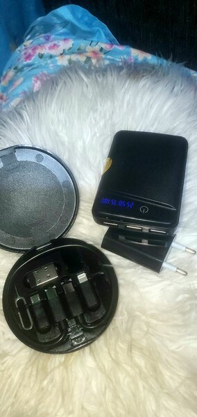 Power bank + chargeur + cable