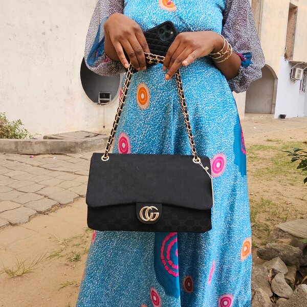 Sac à bandoulière noir chic