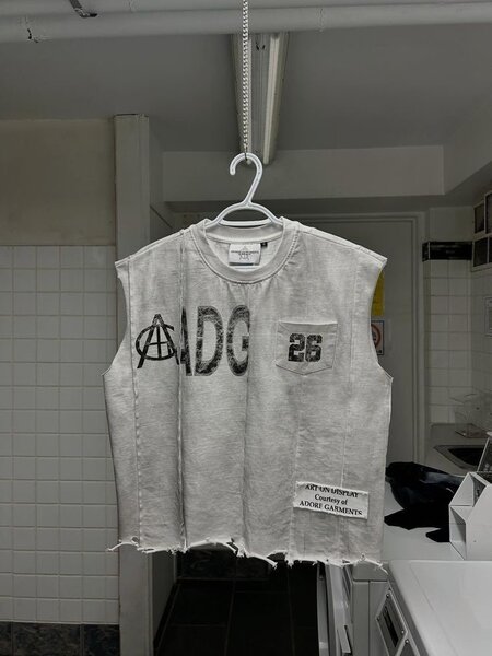 Chemise grise déchirée pour femme