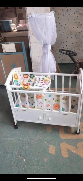 Lit de bébé en bois pliant ave