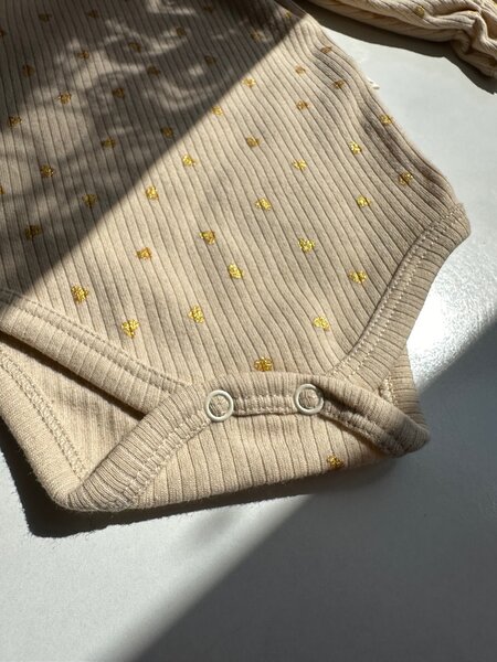 Боди бежевого цвета для девочек