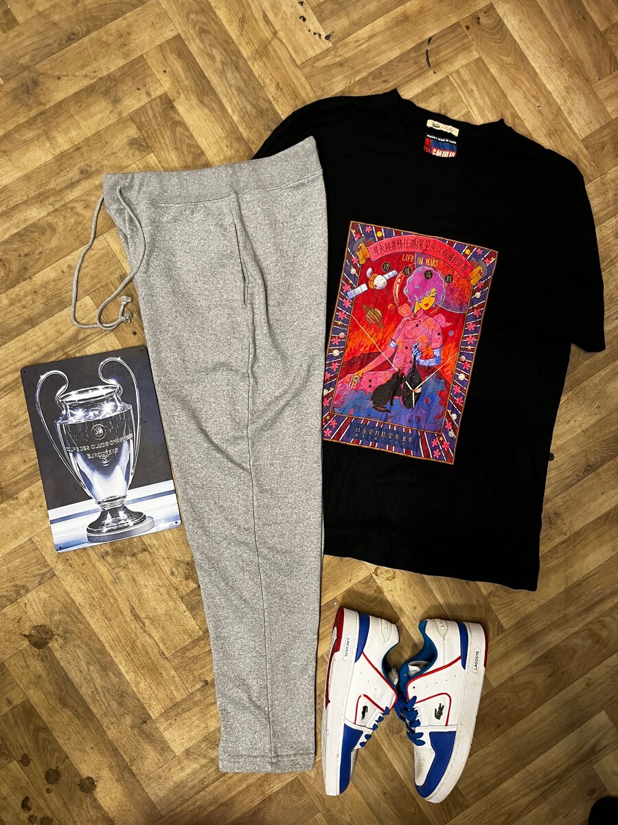 Ensemble de vêtements sportifs modernes