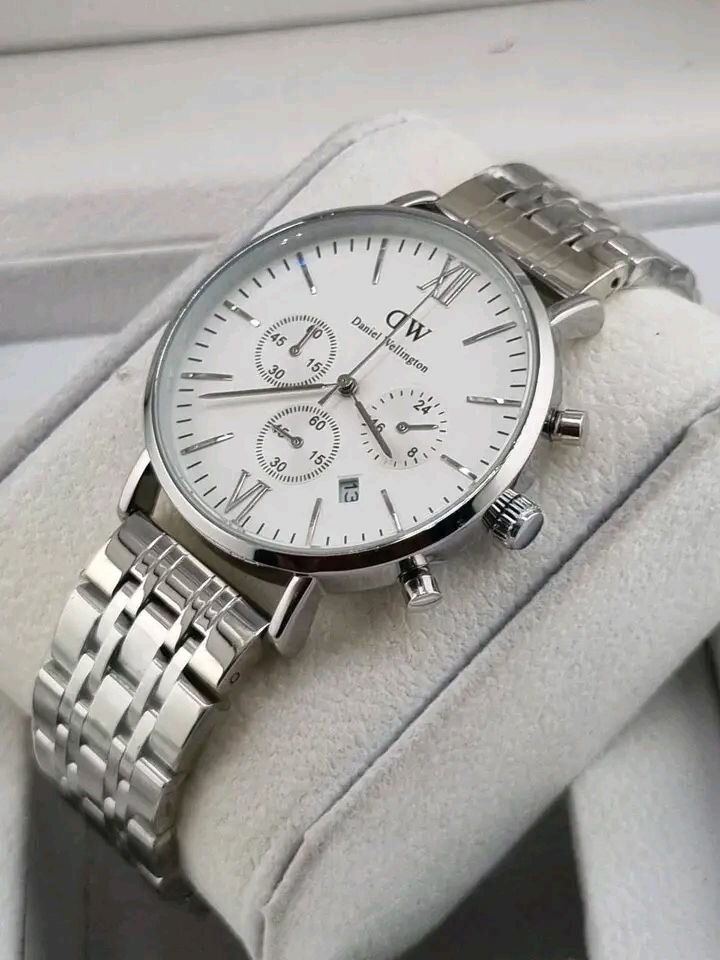 Montre en acier inoxydable élégante