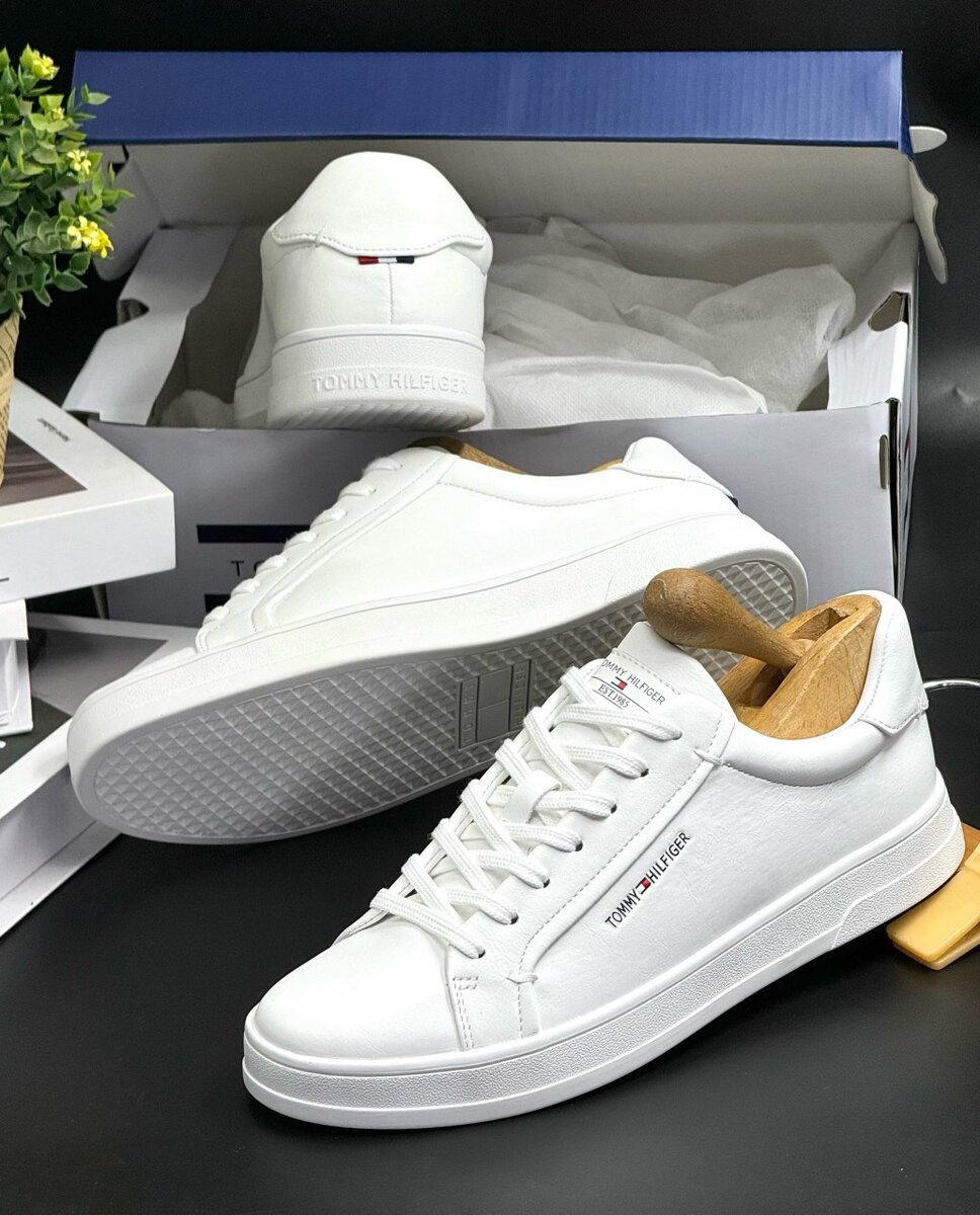 TOMMY HILFIGER ALL WHITE