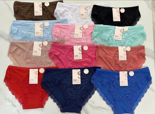 Culottes en dentelle colorées