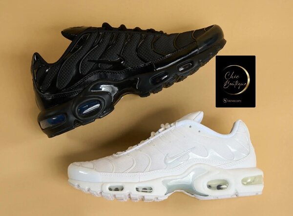 Basket Nike TN avec son carton