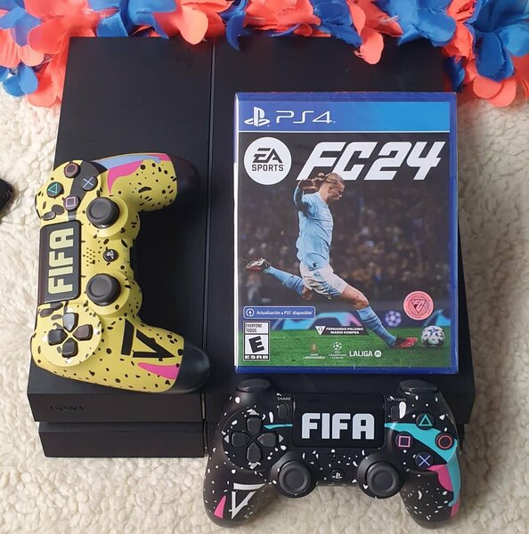 Ps4 Fat + 1 Cd + 2 manettes