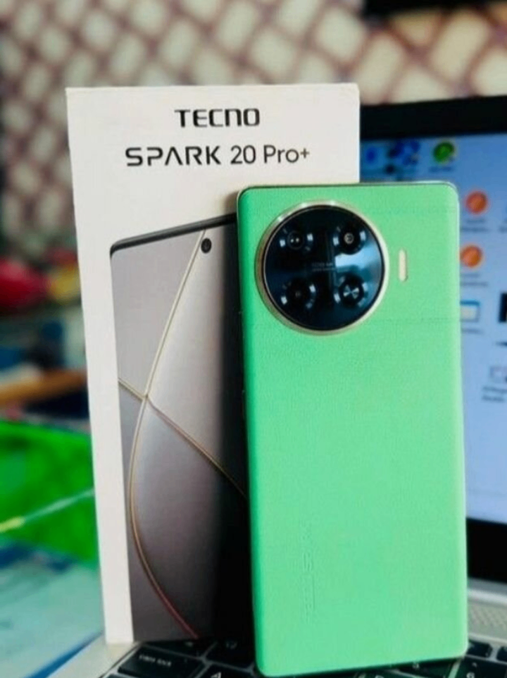 Tecno Spark 20 Pro+ Vert