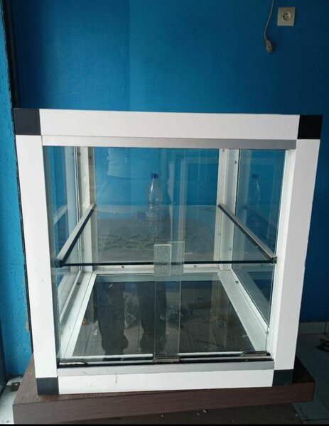 Vitrine en verre moderne