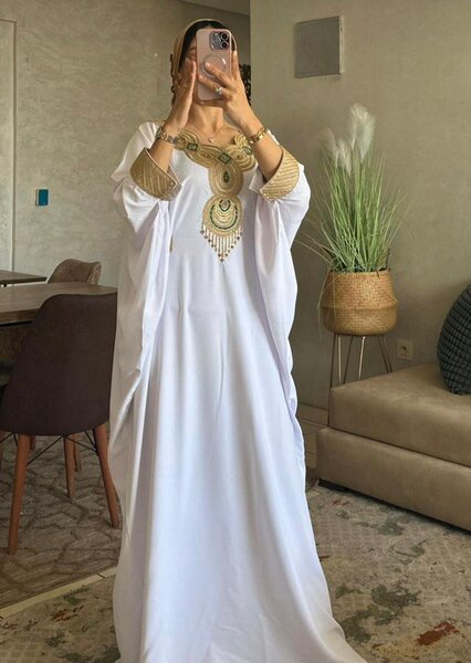 Robe caftan blanc élégant
