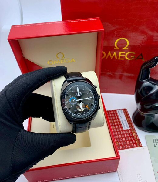 Montre Omega noire pour homme