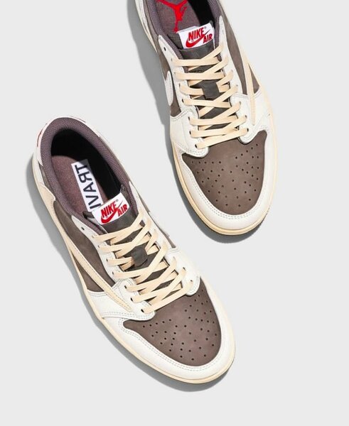 Baskets Nike Travis Scott