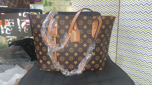 Sac à main en damier élégant