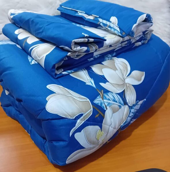 Blanket, pillowcase and bedsit