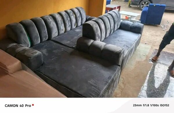 Canapé d'angle en cuir gris foncé