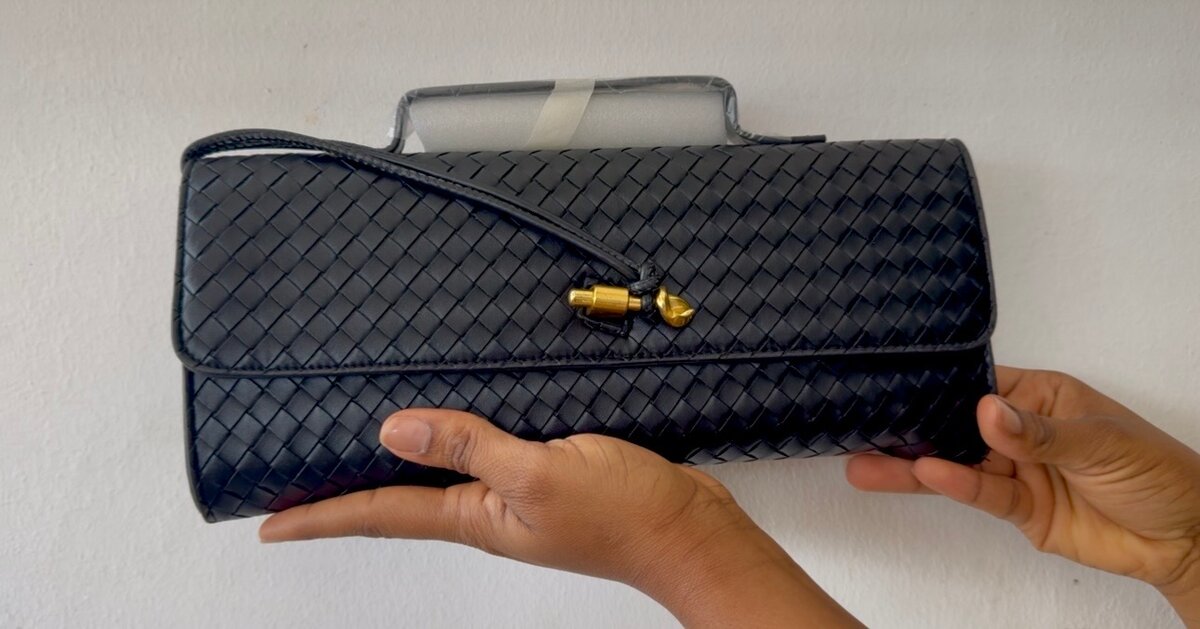 Pochette en cuir tressé élégante