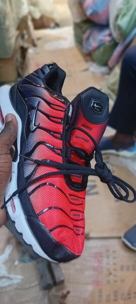 Chaussure Tn Rouge Noires