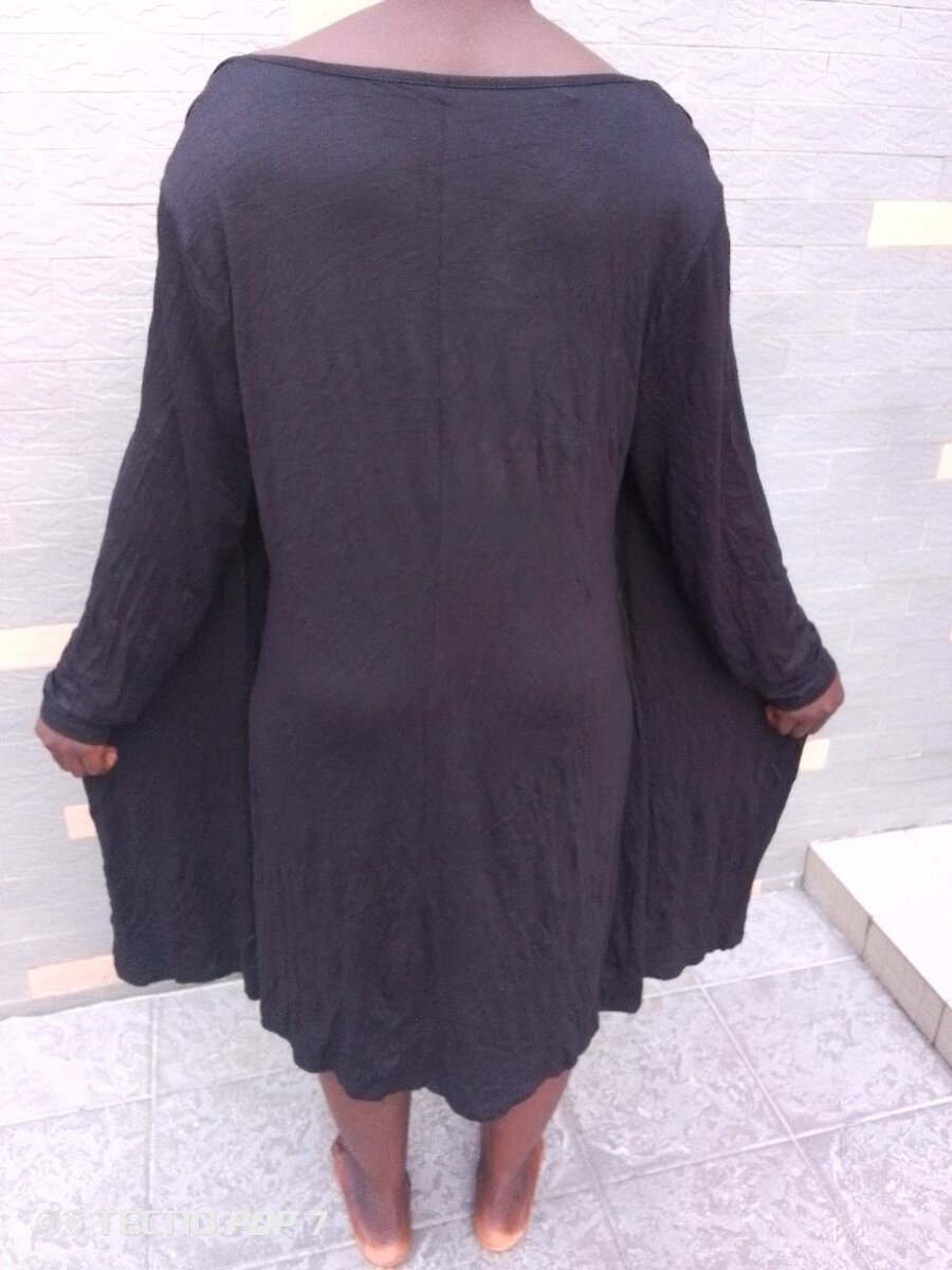 Robe élégante à fleurs et cape