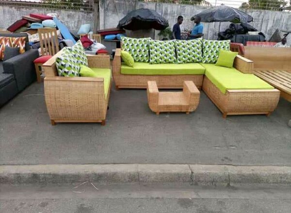 Salon de jardin en rotin avec coussins verts