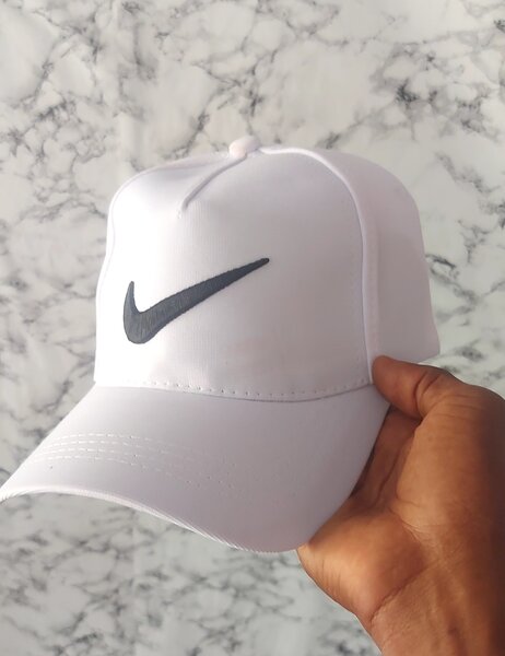Casquette blanche Nike Sport