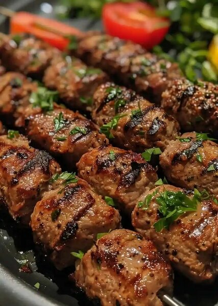 BROCHETTES BRAISÉE+ FRITES