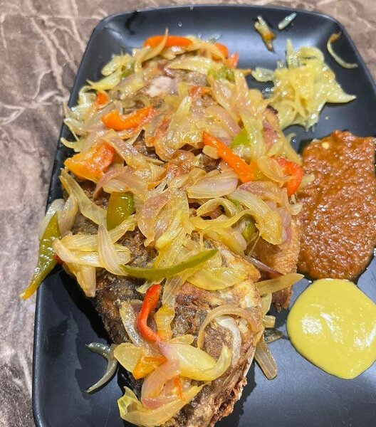 Poisson sauté avec légumes