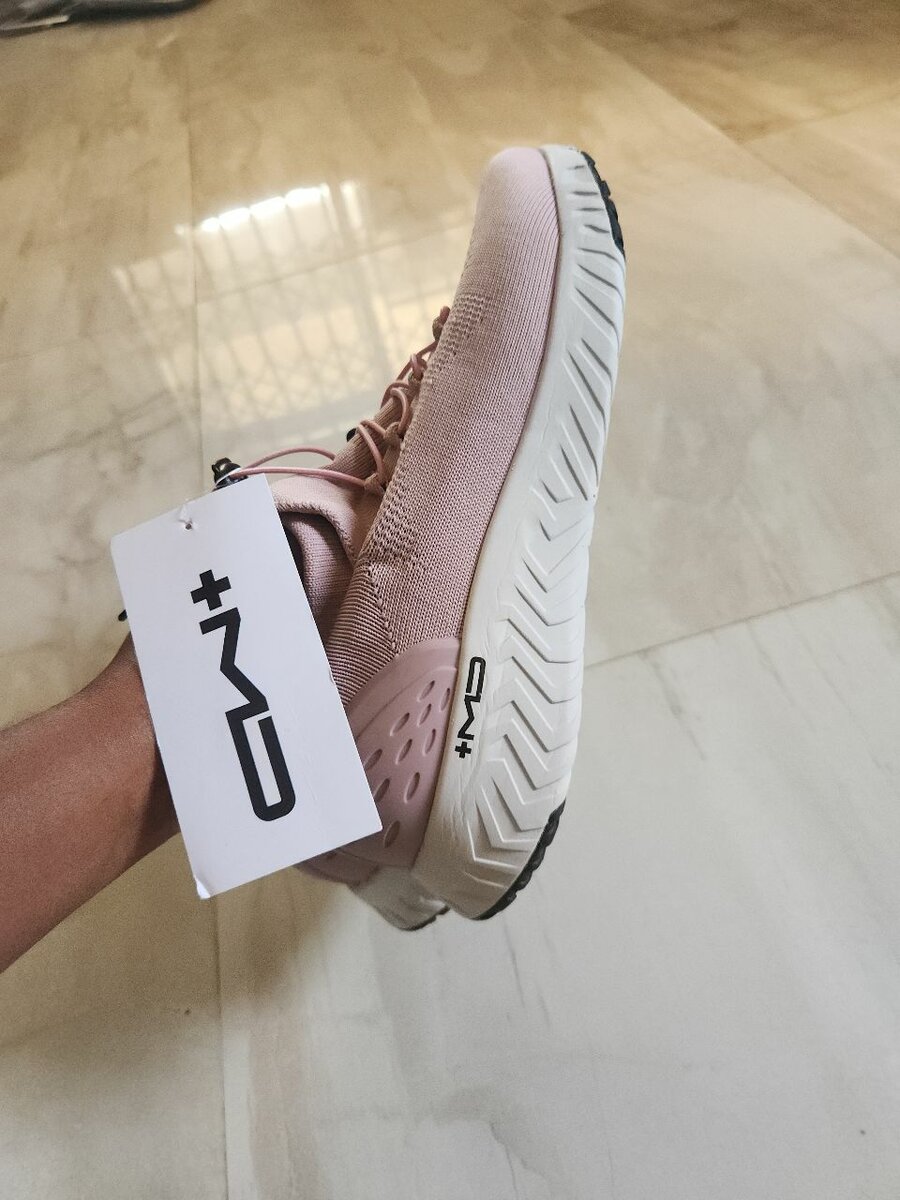 Women's Resolve Sneakers