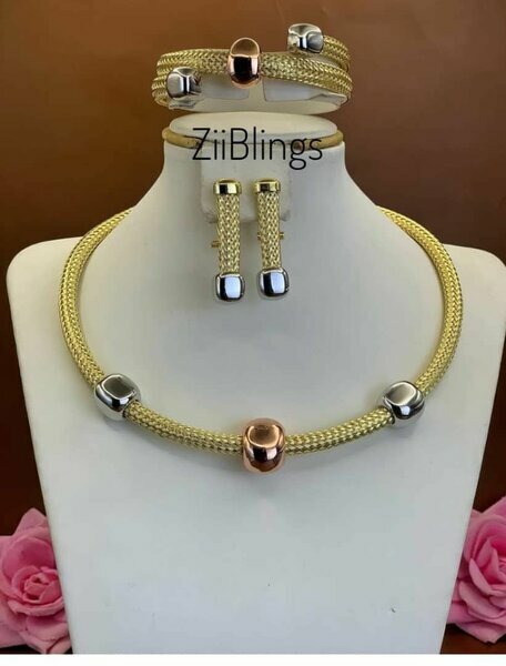 Parure bijoux or titane perles argent/rose