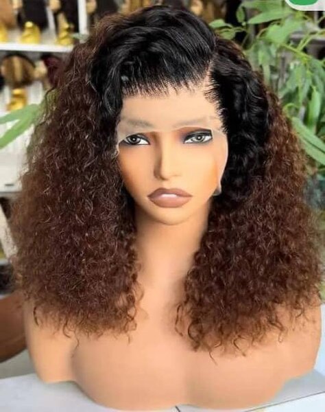 Perruque bouclée en dentelle frontale