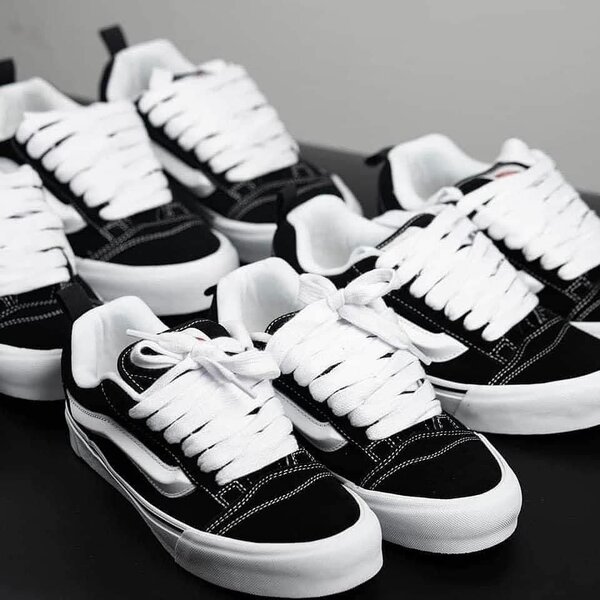 Chaussures Vans Old Skool noir et blanc