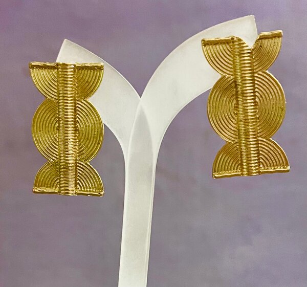 Boucles d'oreilles dorées élégantes