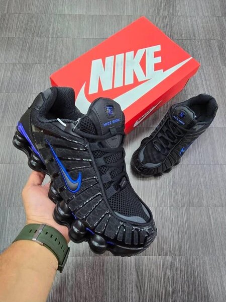 Baskets Nike Shox Noir et Bleu