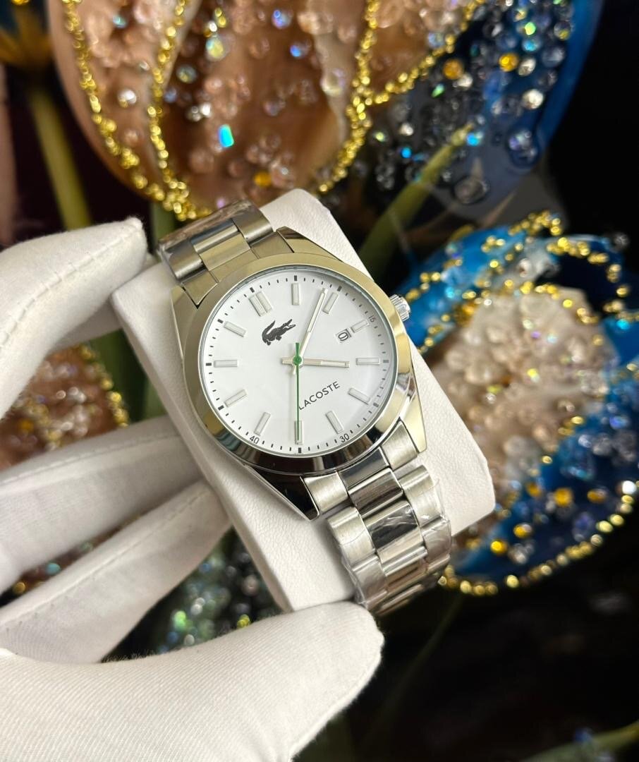 Montre en acier inoxydable Lacoste