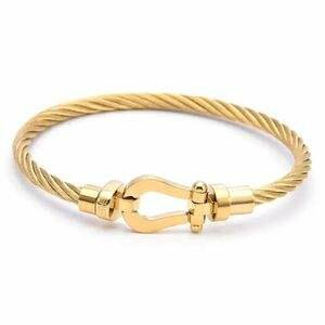 Bracelet doré torsadé élégant