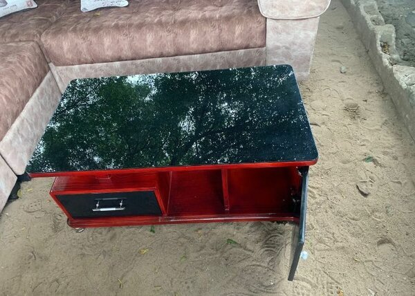 Table basse moderne avec tiroir et étagère